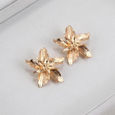 European & American Retro Multi-Layer Flower Earrings - Exaggerated, Simple, Alloy Design
