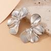 IngeSight.Z Mode Goldfarbe Blütenblatt Ohrringe für Damen Ästhetisches Design Asymmetrische Metall Stecker Ohrringe Damen Schmuck Geschenk