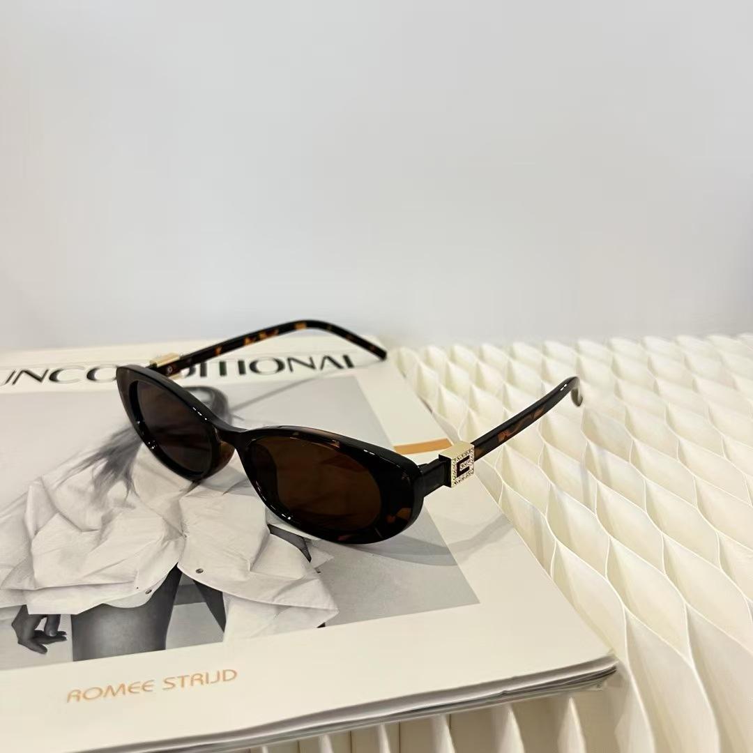 

European American Style Sunglasses Women Oval Shape UV Protection Men Sunglass Hiking Travelling Sun Glasses for Women