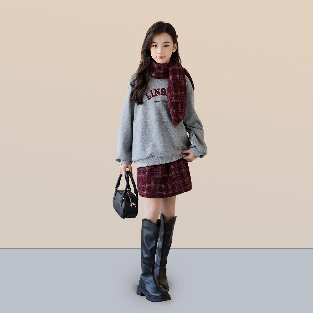Девочковый флисовый худи с буквой, юбка и шарф - Осенне-зимний 2025 года, модный стиль 130 cm