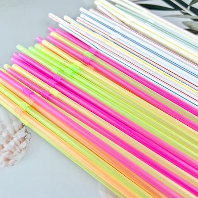 100 pezzi cannucce di plastica flessibili cannucce monouso colori assortiti 21 cm cannucce di succo di design a strisce pieghevoli per feste ed eventi