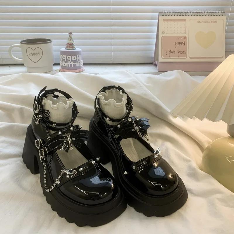 

Модная женская обувь 2025 Туфли на высоком каблуке с ремешком и пряжкой Женские туфли с новым бантом-бабочкой Цепь Платье Металлическая отделка Каблуки на платформе 40 чёрный