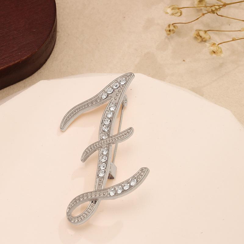 Elegante Spilla Europea con 26 Lettere Inglesi in Lega e Intarsi di Strass