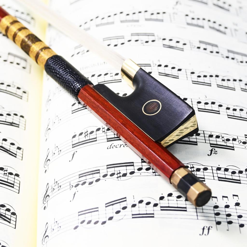 Pernambuco houslový smyčec Velikost mosazného kování Sladký zvukový model Pernambuco houslový smyčec [Populární model] 4/4