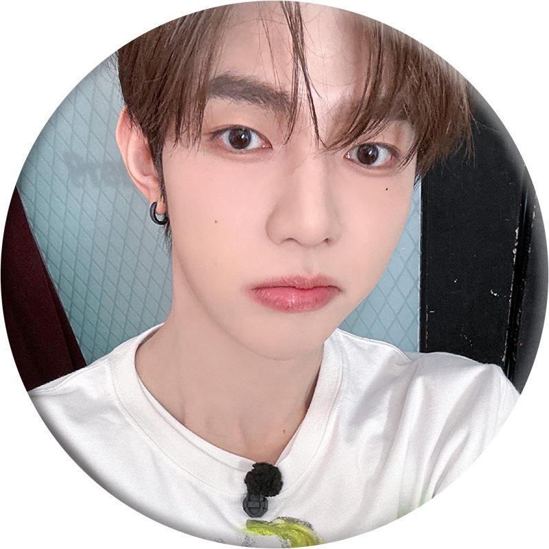 ZB1 Two-Year Anniversary Keychain Pendant: ZEROBASEONE Zhang Hao & Shen Quanrui Merchandise Badge