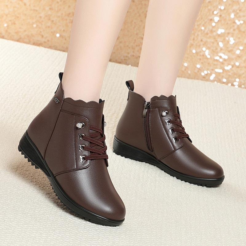 Mutter Schuhe weiches Leder Baumwollschuhe Winter neue flache kurze Stiefel mittelalte und ältere Damenschuhe Martin Stiefel Samtlederschuhe Damenstiefel