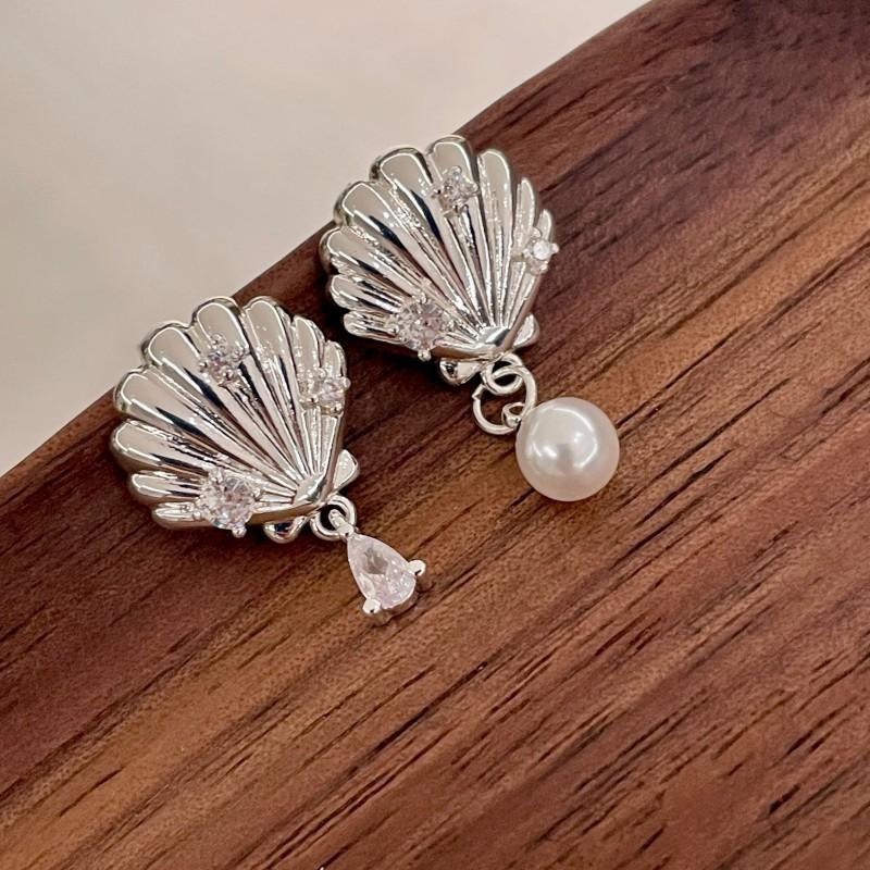 

Zircon pearl shell pendant necklace French retro temperament collarbone chain niche high-end versatile jewelry