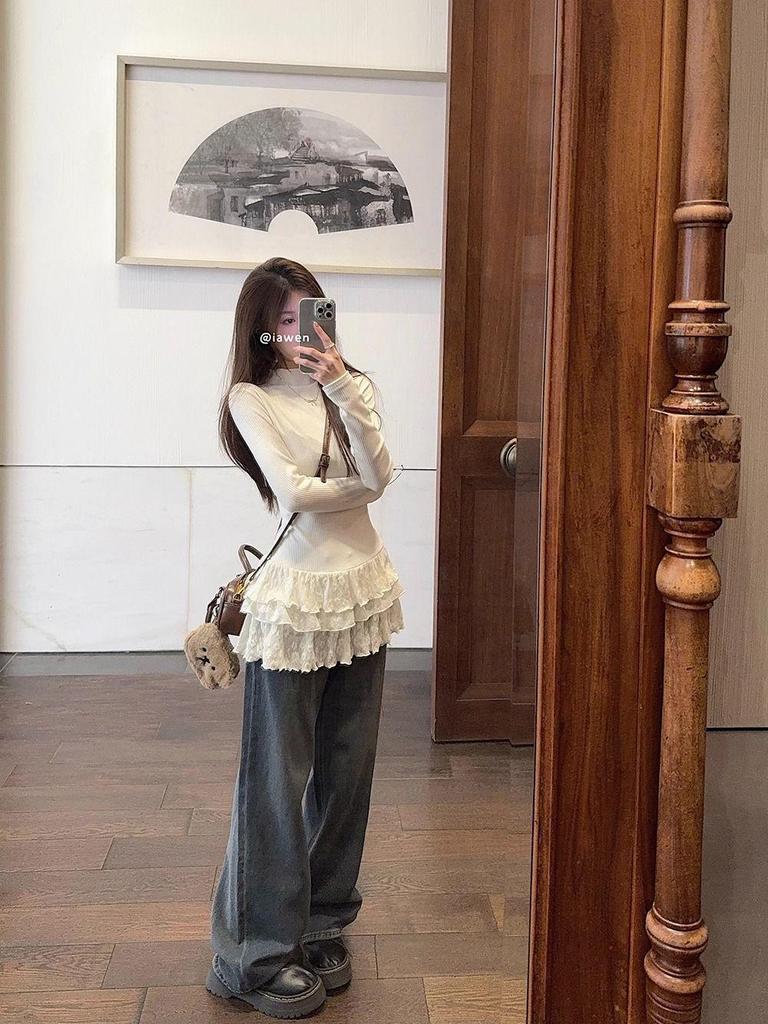 Ladies' Autumn/Winter Long-Sleeve Lace Hem Turtleneck Tee - Slim Fit & Mid-Length Design