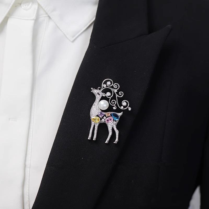 Squisita Lussuosa Carina Animale Cervo Spilla Femminile Intarsiata Scintillante Zirconia Cubica Coordinato Abito Camicia Elegante Gioielli da Festa Bel Regalo