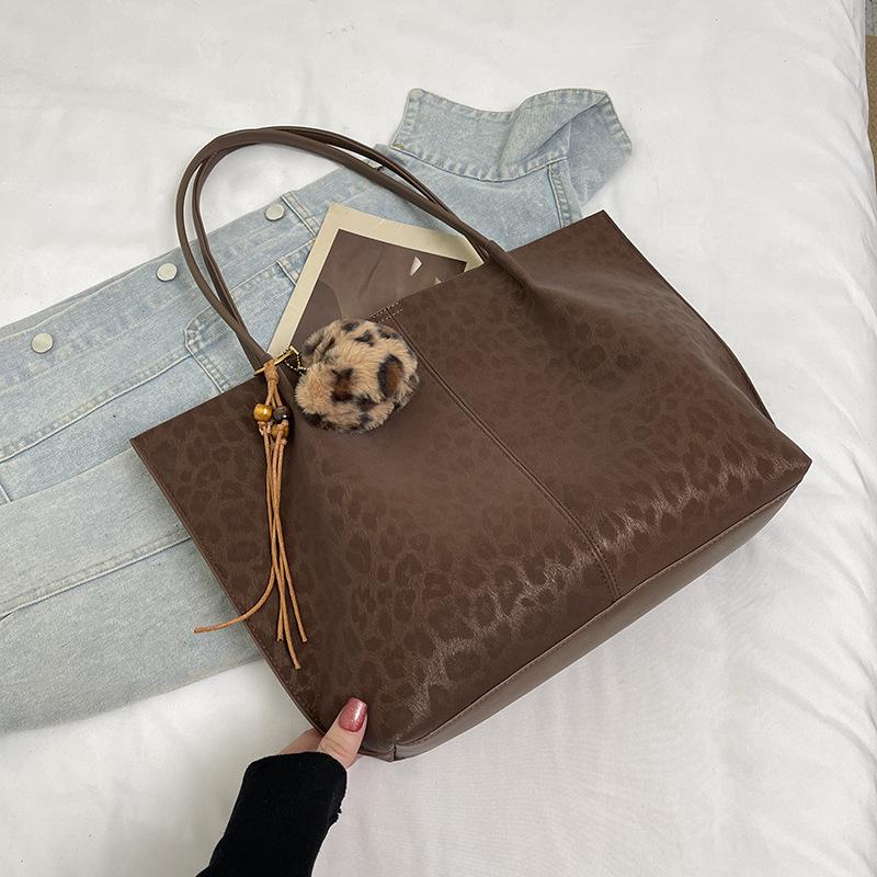 Simple and Retro Large-capacity Bag, Women's Single-shoulder Bag, Commuting Tote Bag for Going Out To Work