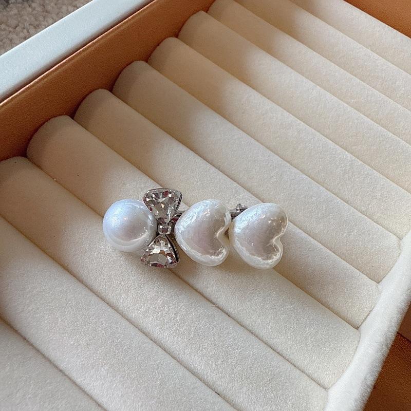 

Полностью бриллиантовая заколка-бант