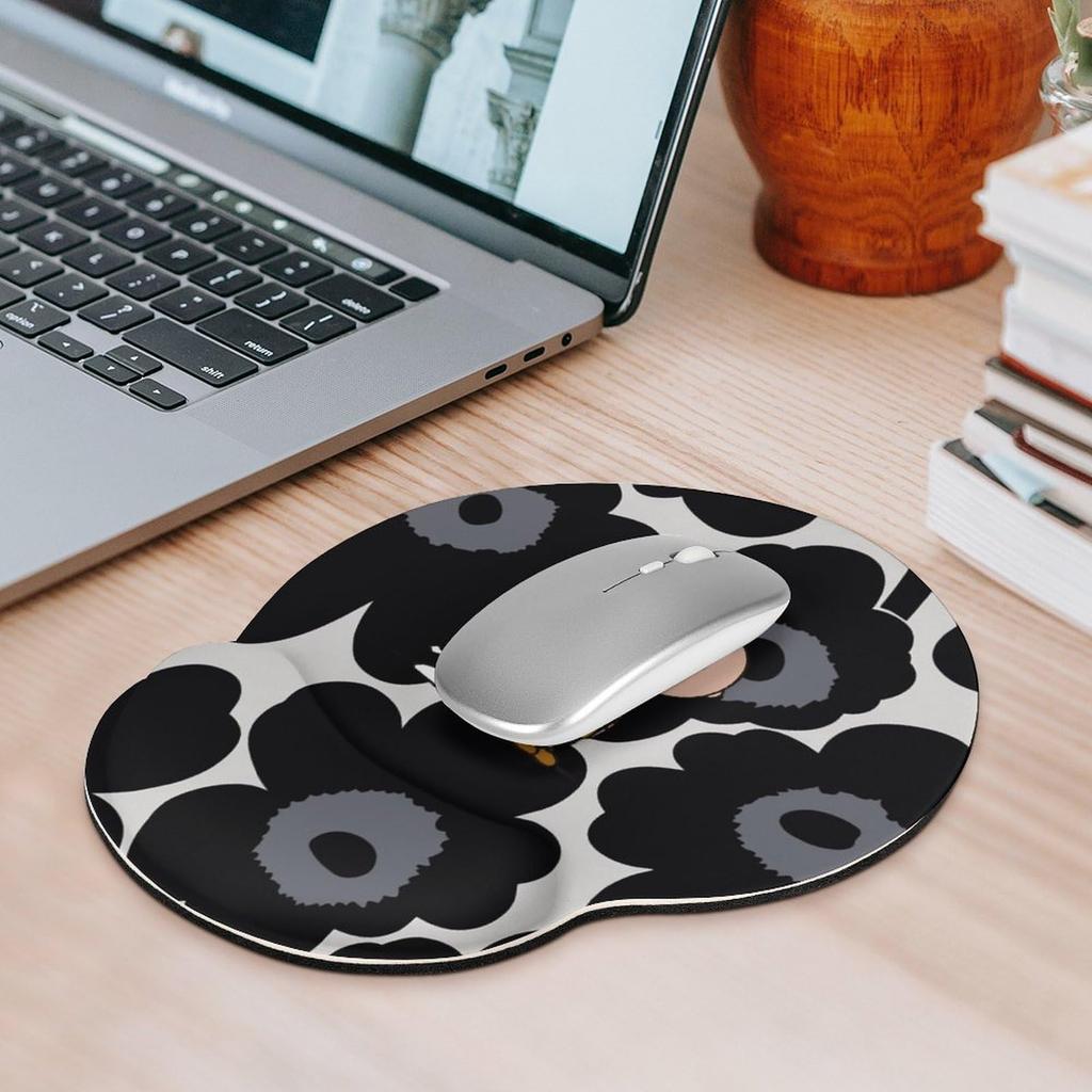 Snoopy and Charlie Brown Floral Print Silicone Mouse Convenient Wrist Support Wrist Popular for Gaming and Office Stylish and Cute Character Design