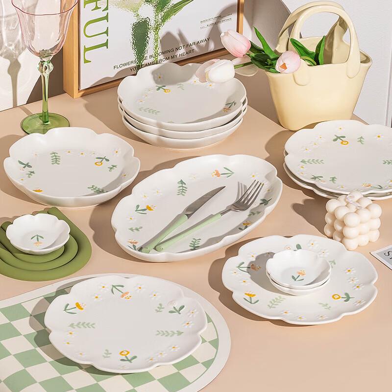 Mod Lanka Embossed Daisy Dinnerware Set