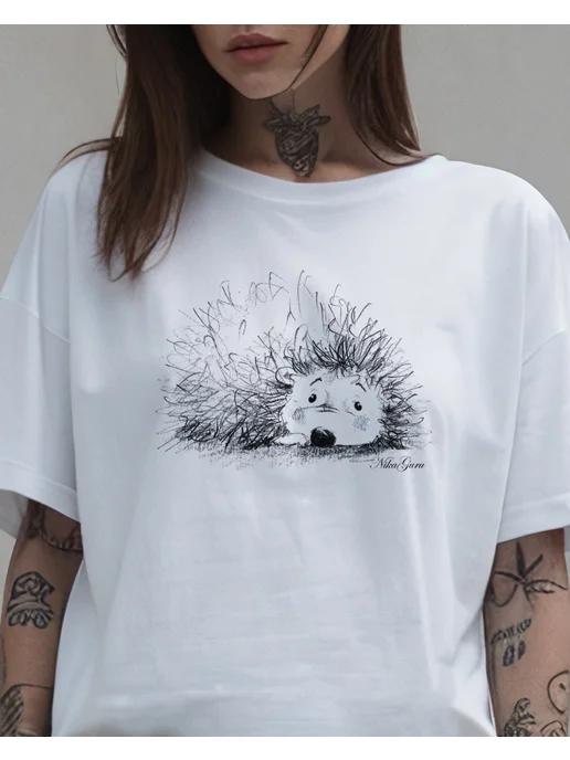 Summer T-shirt with a hedgehog print S
