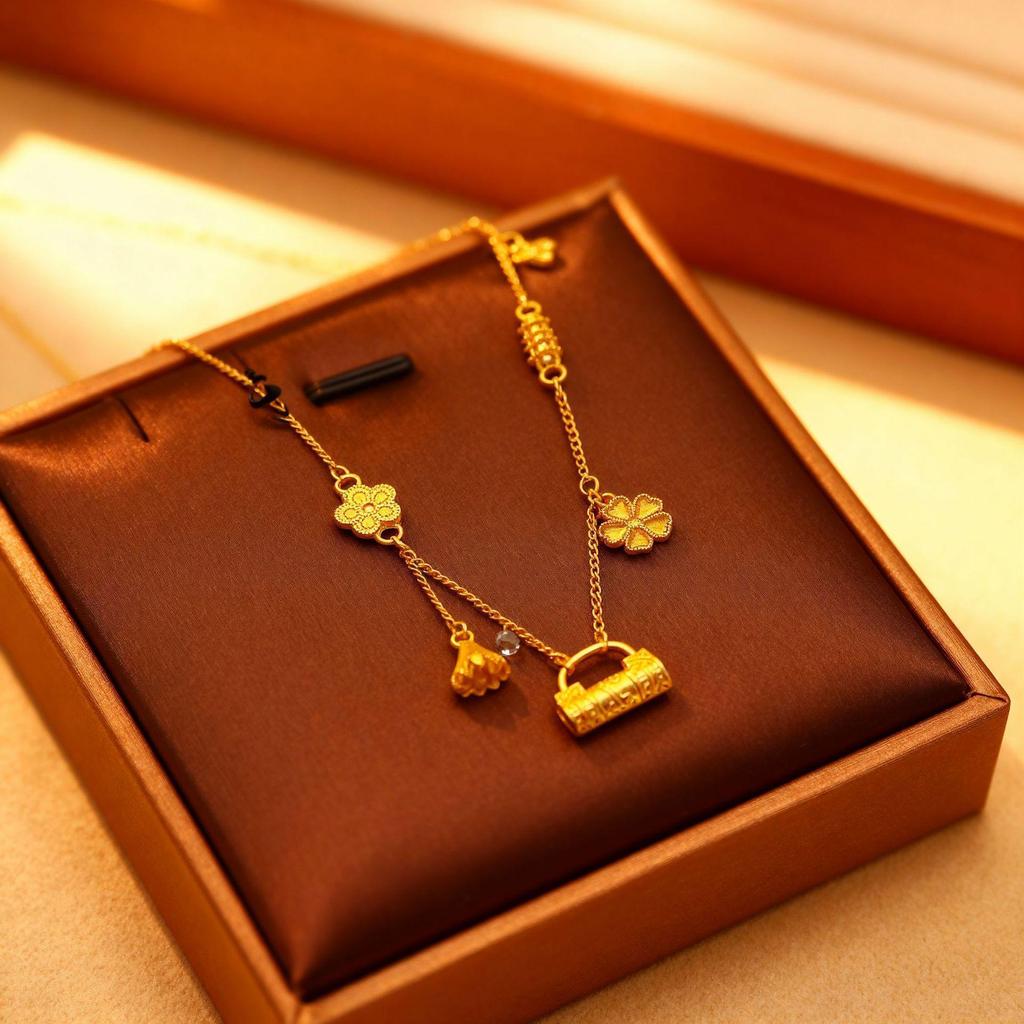 Exquisite Sparkling Sand Gold Four-Leaf Clover Tassel Necklace – Ethnic Style, Long-Lasting Color, High-End Feel