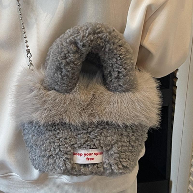 New autumn and winter casual handbag retro niche vegetable basket bag high value fluffy bag