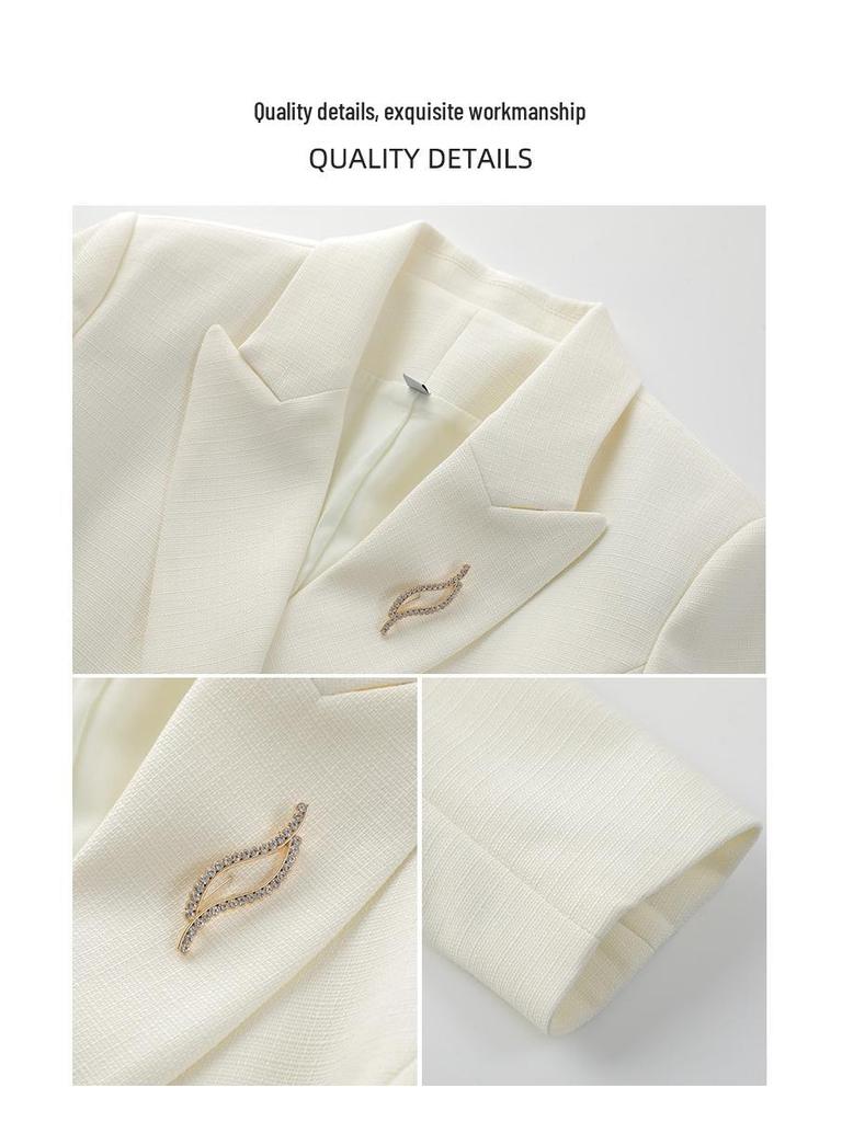 Women's Chic Professional Suit - Elegant White Ensemble, Ideal for Artists, Hosts, and Professionals.