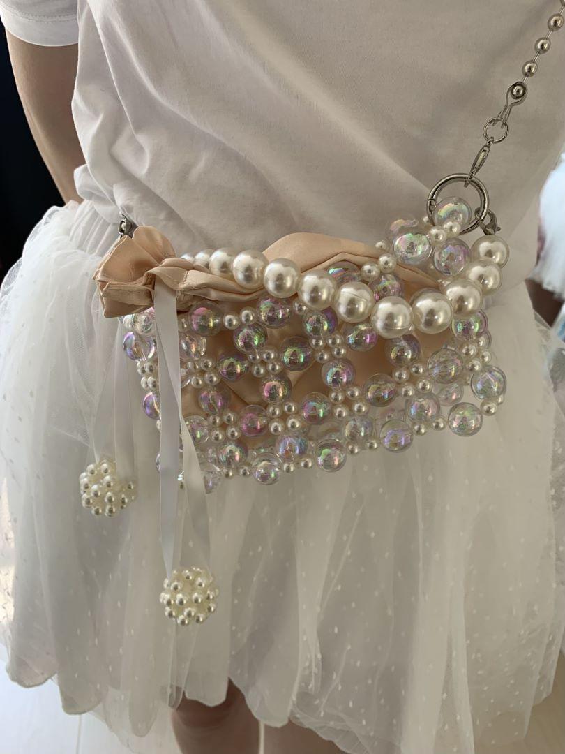 

Нова літня 2024 року сумочка з перлинним ланцюжком у вигляді чарівного вітру, плетена міні-сумочка з високою текстурою помади різнокольоровий