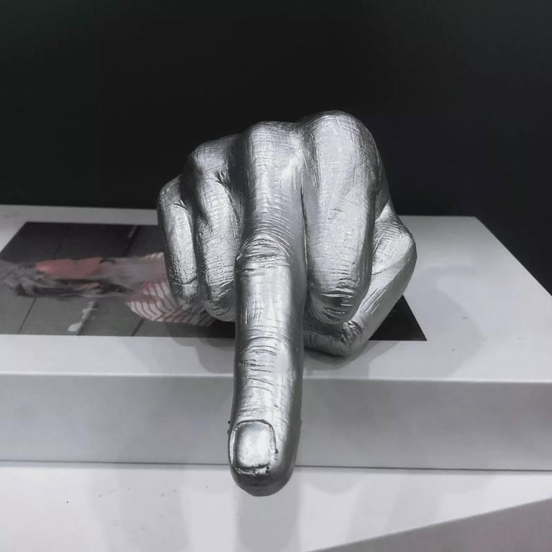 Resin Vertical Middle Finger Craft Sculpture Funny Gesture Statue for Desk and Living Room