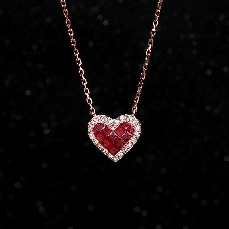 Facettierte Herz-auffällige Rubin-Halsketten Anhänger Leicht-Luxus Design-Gefühl Süß-blendende Geschenke an Freundin Schlüsselbein-Kette Schmuck