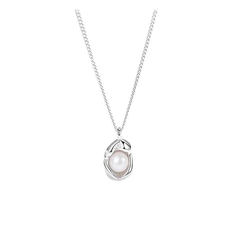 A Pearl Necklace Female Niche Design Light Luxury High Sense Unique Accessories Simple Cold Wind Versatile Collarbone Chain