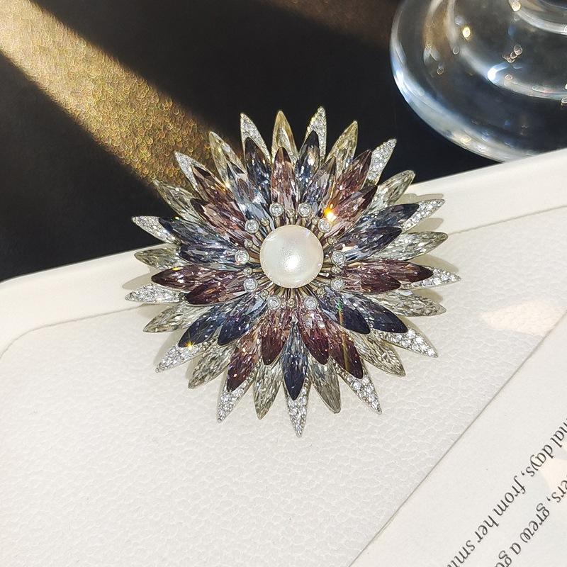 Retro Crystal Fireworks Brooch Women S High Sense Creative Light Luxury Pearl Exquisite Suit Brooch Accessories