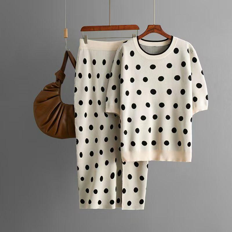 

Fashion Style New Arrival Knitted Short-Sleeved Shirt Skirt Two-piece Set Knitted Top and Skirt Set Apricot color One size
