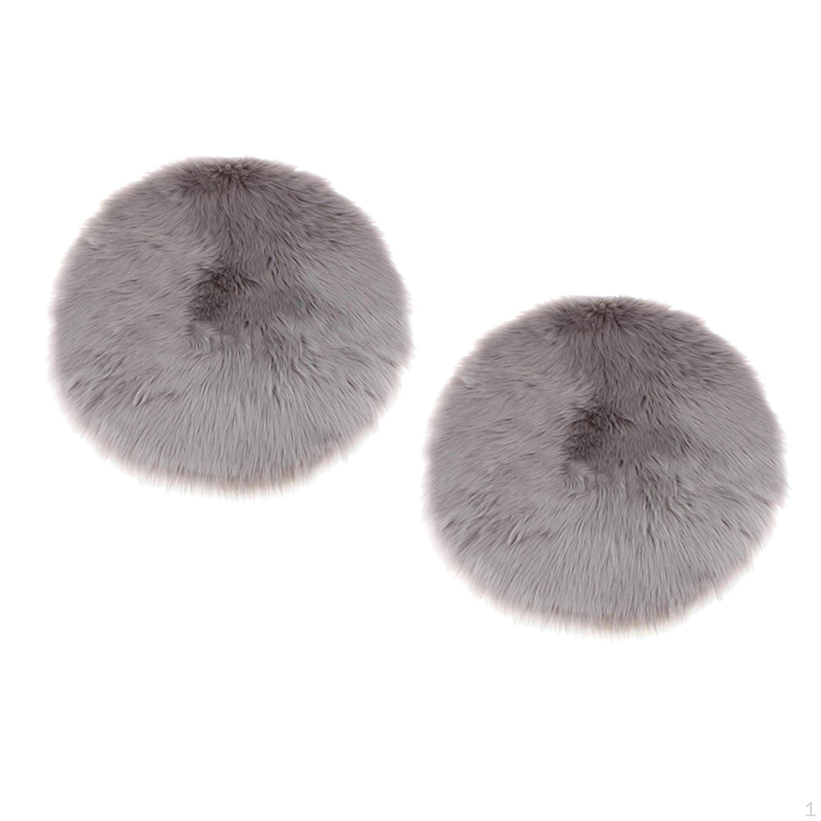 

2 маленьких коврика из шкуры серые