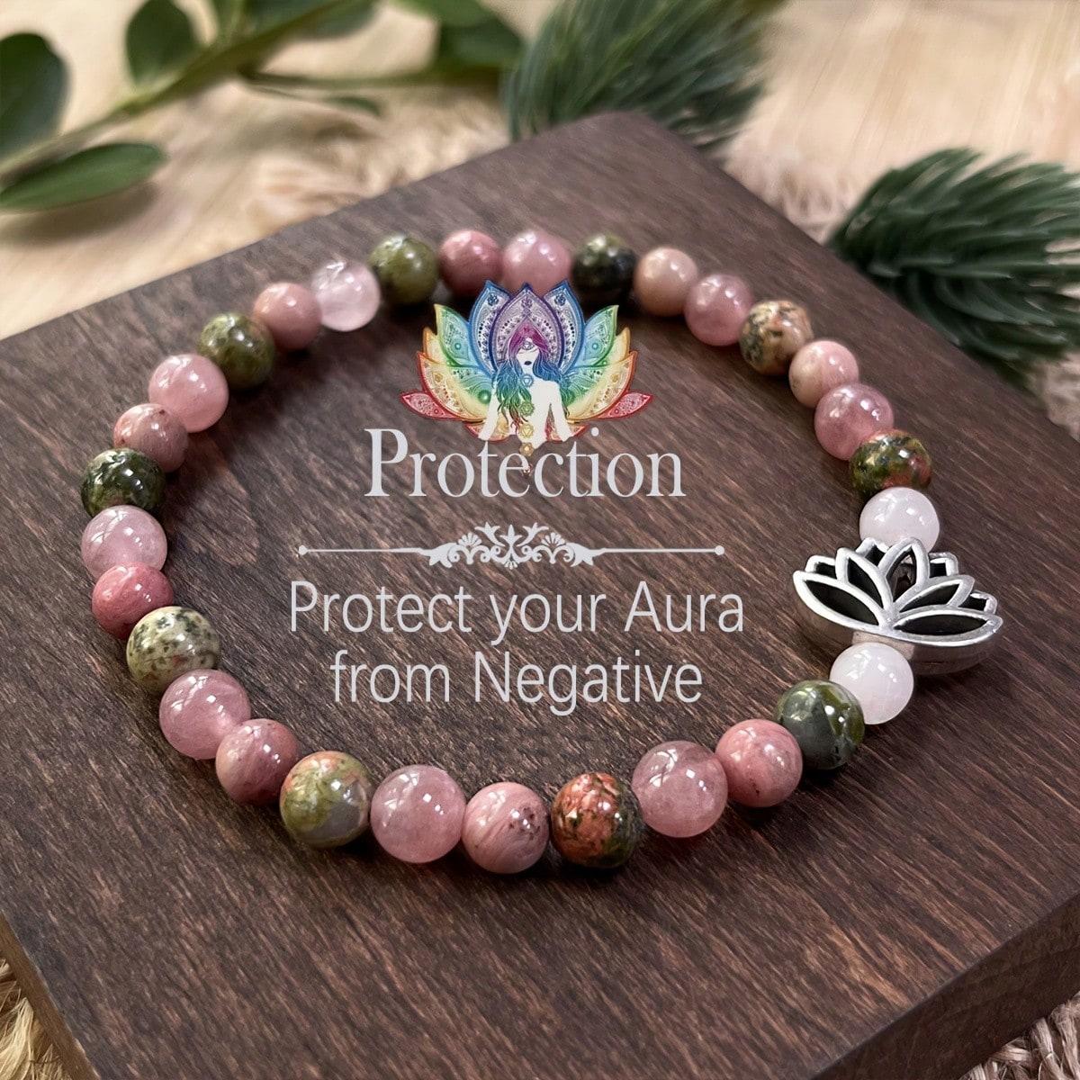 

This natural stone bracelet, adorned with chakra and lotus motifs, is a bohemian-style crystal gift and the perfect choice for your loved one.