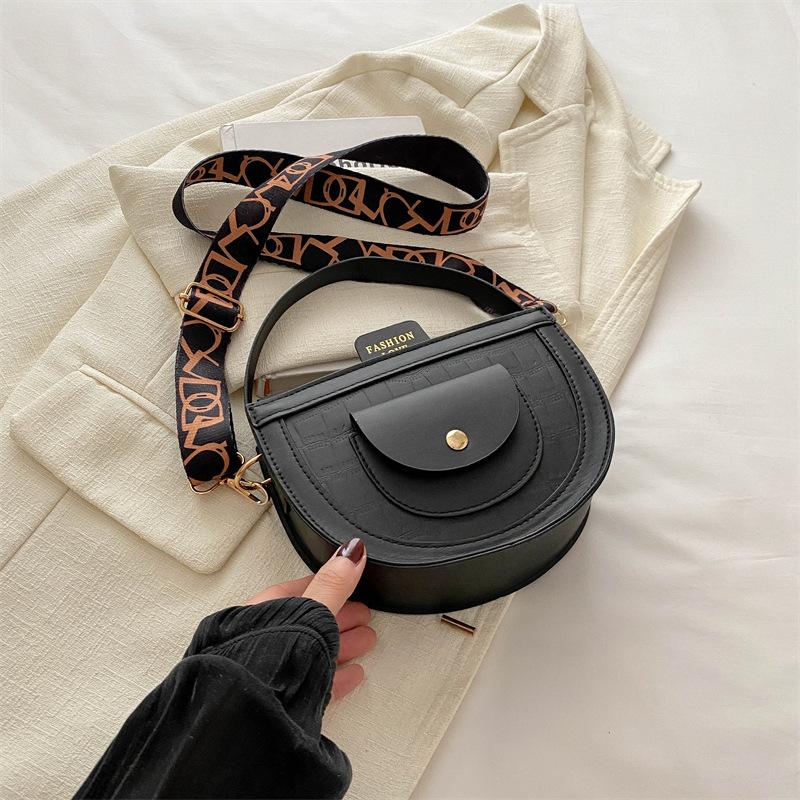 

Ретро простая сумка-мессенджер 2024 лето новая простая повседневная сумка для мелочи нишевый дизайн маленькая сумка сумка-седло чёрный