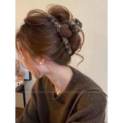 Koreanische Plüsch-Herz-Klammer - Großes flauschiges Haaraccessoire für Hochsteckfrisuren von Frauen