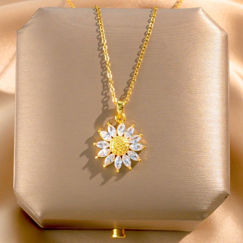 Micro Inlaid Exquisite Sunflower Necklace, Female Niche Design, Light Luxury Collarbone Chain Temperament, Versatile Accessory