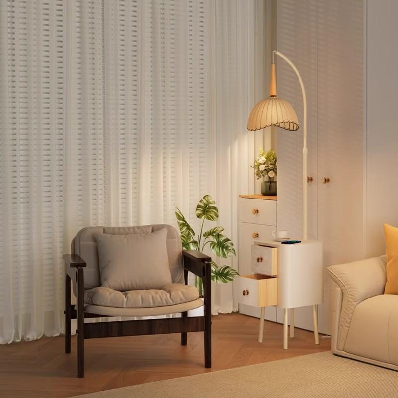 OEING Floor Lamp with USB Wireless Charging