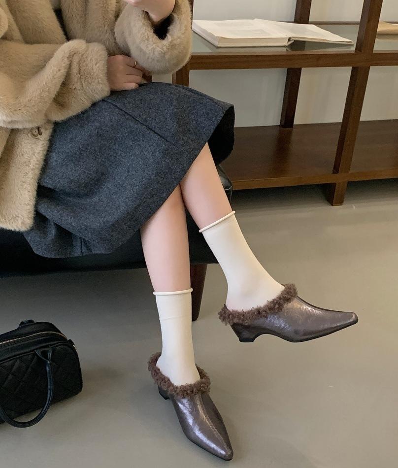 High heel deep mouth pointed hair shoes women's 2025 winter plush thick heel single shoes tide