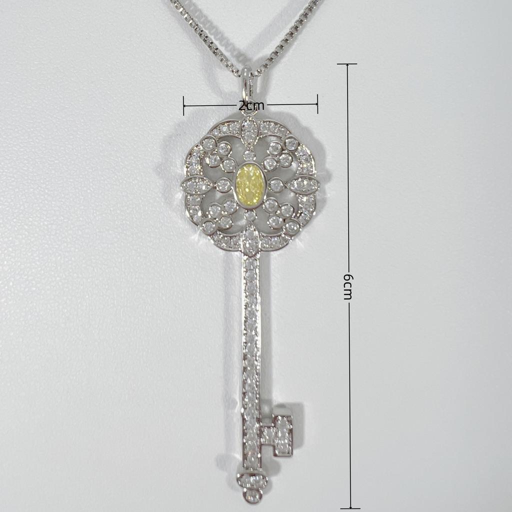 Micro -Inlaid Embedded Stone Flower -Shaped Pendant Necklace