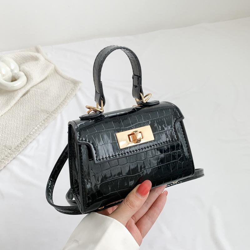 

Ретро повседневная сумка через плечо женская сумка маленькая квадратная сумка маленькая женская сумка 2024 летняя новая тенденция модная сумка-мессенджер чёрный