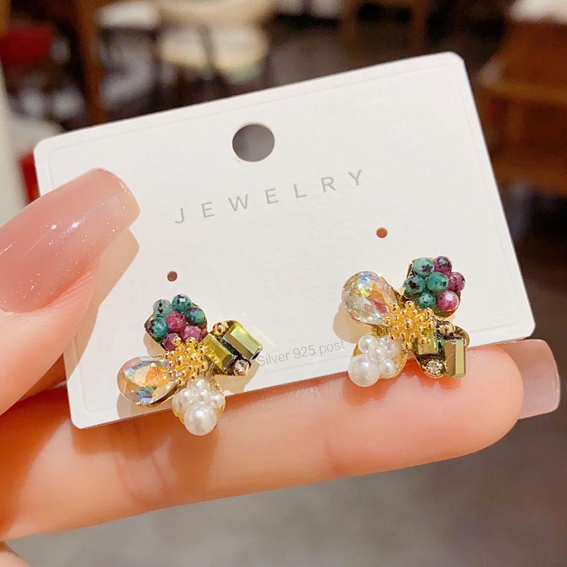 

Niche Handmade Crystal Petal Silver Needle Earrings - Luxurious & Trendy 2024 Design