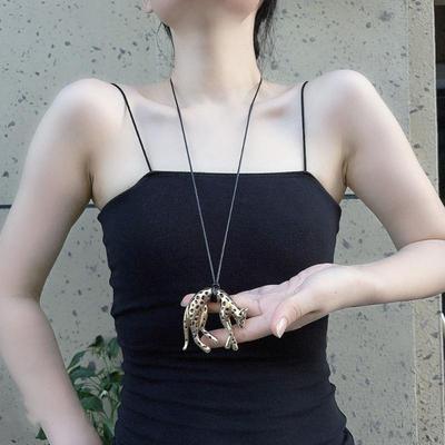 French Retro Red Gold Enamel Leopard Pendant Necklace For Women Luxury Niche Collarbone Chain Jewelry Accessories Gift