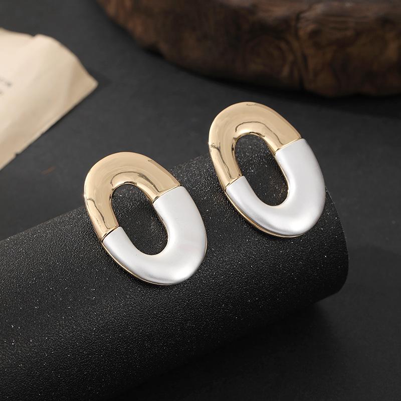 New earrings light luxury high sense niche simple earrings metal hollow earrings Europe and America
