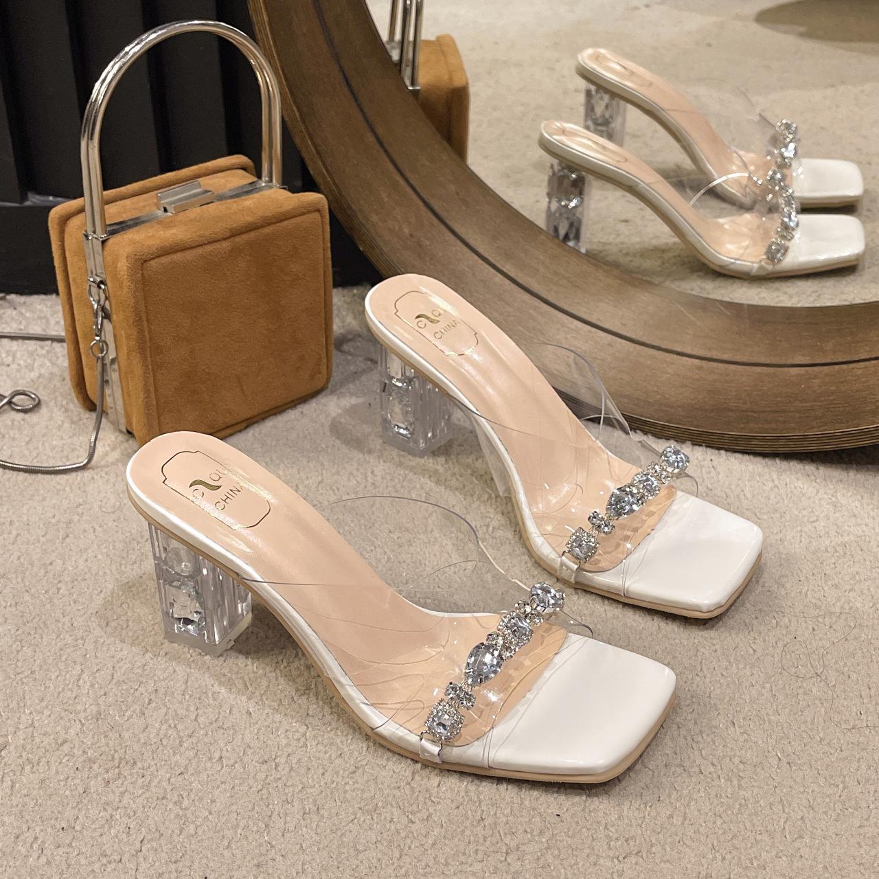 

New, your high-heeled sandals for women wear transparent rhinestone square head crystal thick heels. 40