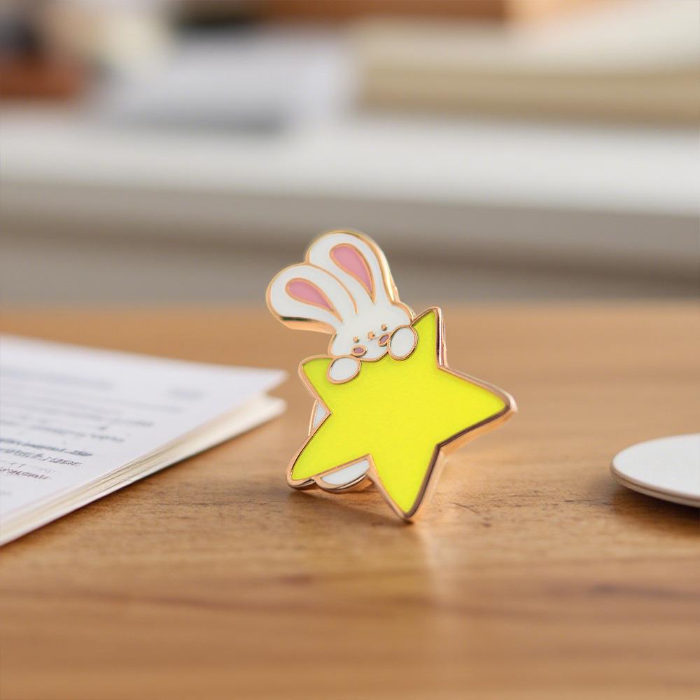 Entzückende Kaninchen-Stern-Brosche: Lustiger Tier-Anstecker für Kinder-Taschen & Kleidung