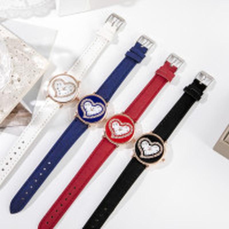Fashion Women Watches Casual Quartz Leather Band Strap Watch Ladies Love Heart Watch Elegant Bracelet Simple Crystal Watches