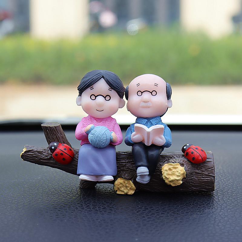 2025 Cute Tree Branch Couple Car Ornament for Center Console with Confession Balloon