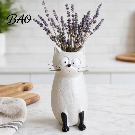 Small Cat Vase for Flowers, Quirky Flower Desk Decoration and Bookshelf Display, 3D Decorative Flowers Vases Home Office Styling Gift Giving,