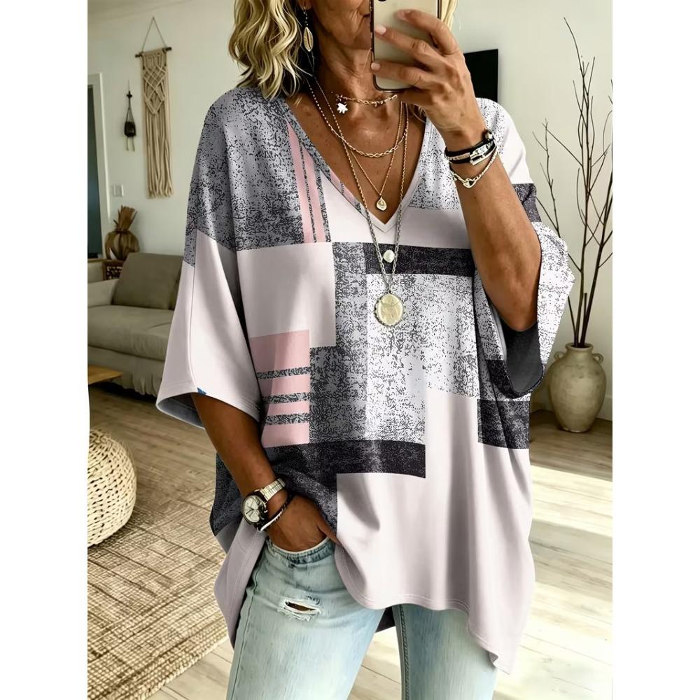 Women's plus size V-neck top, elegant and comfortable simple floral pattern print plus size women's V-neck T-shirt