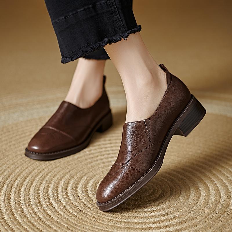 Fashion 2025 New Spring Genuine Leather Women Shoes Round Toe Women Pumps Brogue Designs Shoes for Women Med Heel Loafers Ladies Shoes