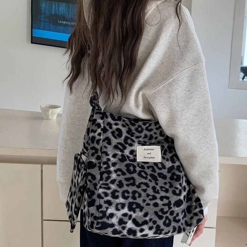 New Simple Leopard Print Bag for Women Versatile Commuting Large Capacity Shoulder Bag for Students To Attend Class for Mother and Child Tote Bag