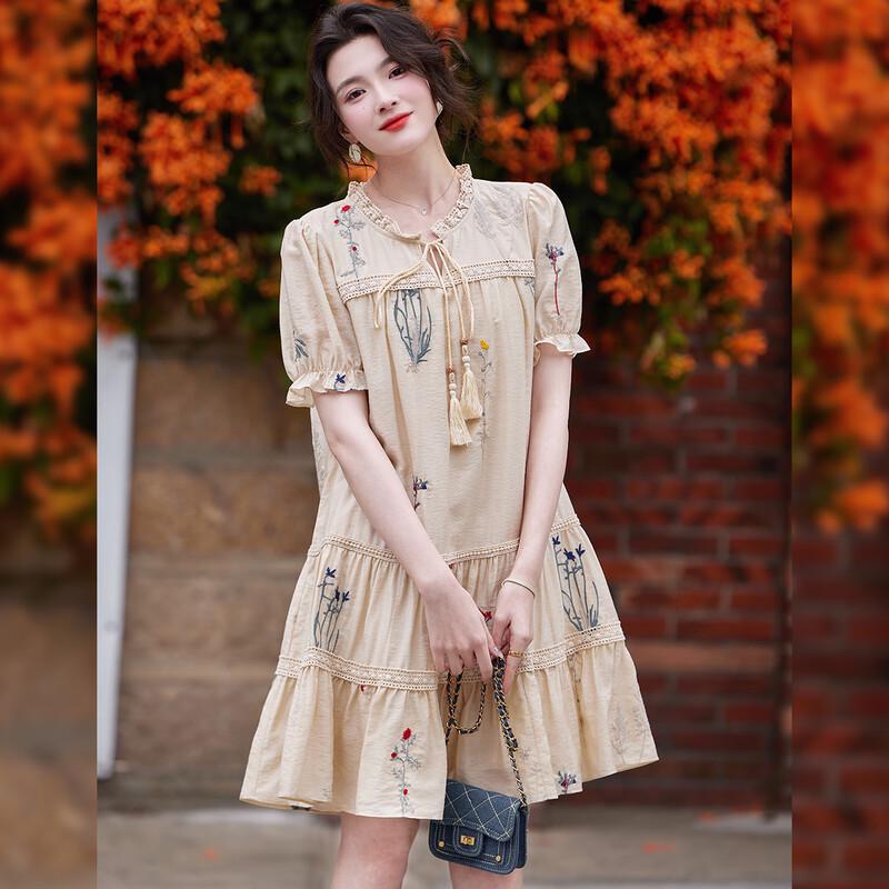 

Элегантное мини-платье с вышивкой, рукавами-буфами и завязками с кисточками M