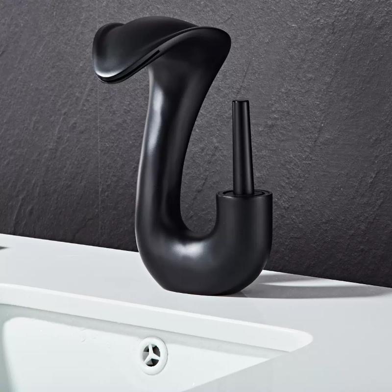 Gold Creative Wash Basin Faucet Hot and Cold Bathroom Sink Taps Single Hole Toilet Bathroom Faucets Brass Deck Mounted Water Tap