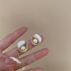 White pearlescent high-end French enamel pearl earrings, exquisite and simple temperament niche design stud earrings